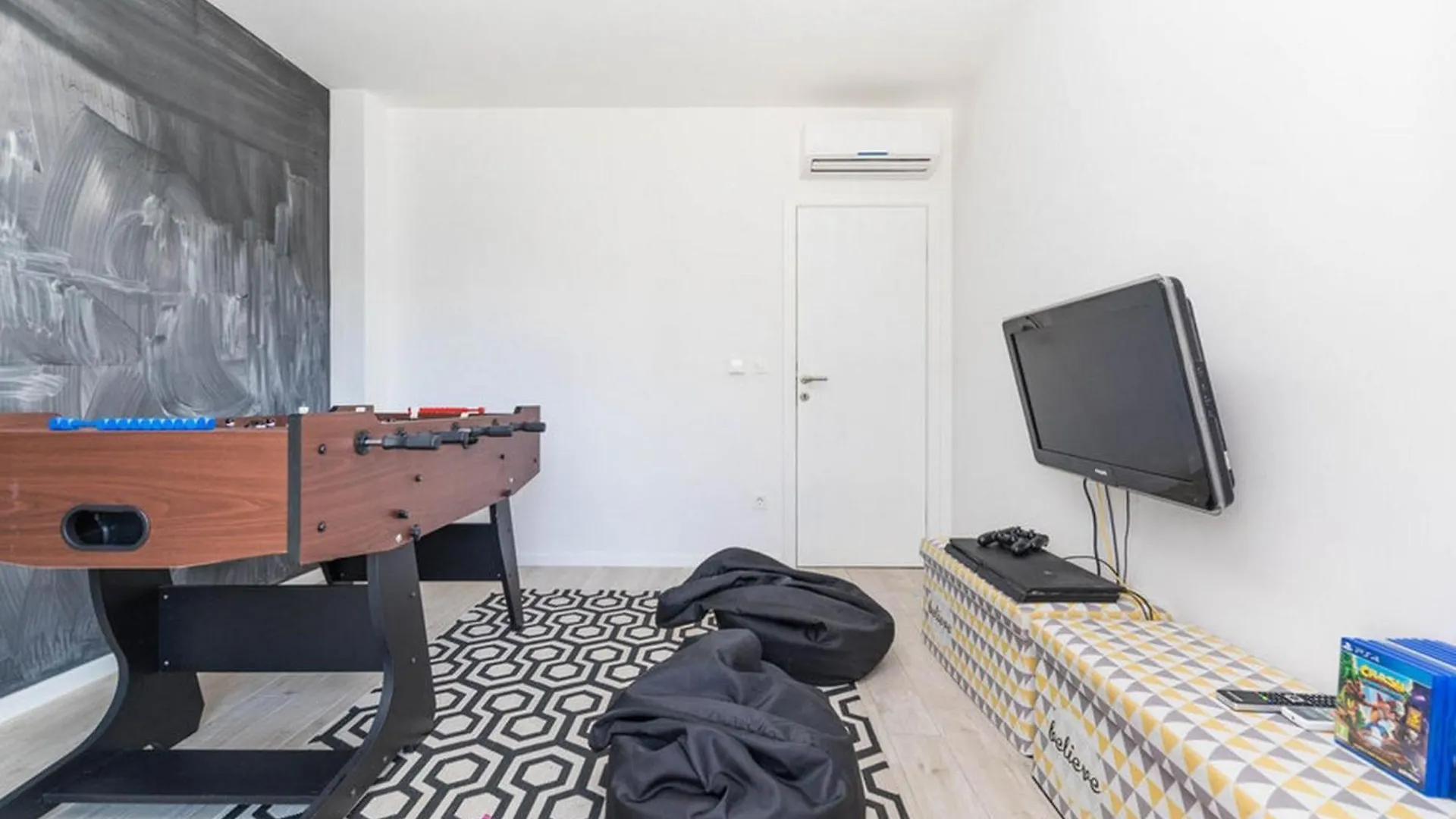 Modern Kastel Villa With Private Pool, Gym, And Large Outdoor Space Kastela Croatia